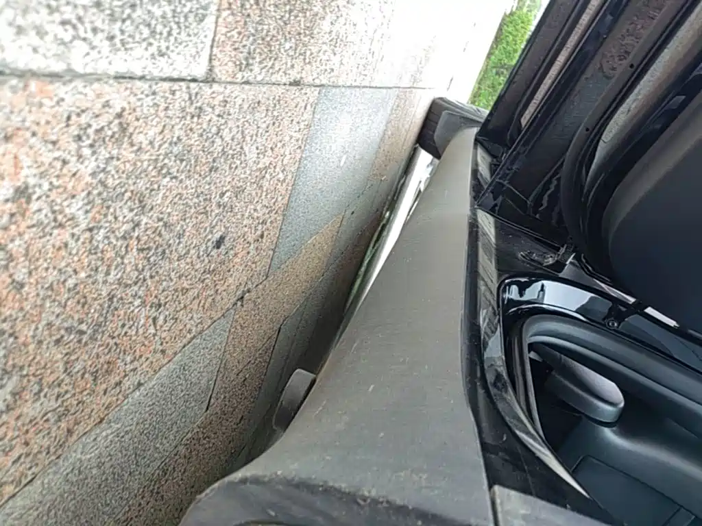 Tesla Model Y — миниатюра 22