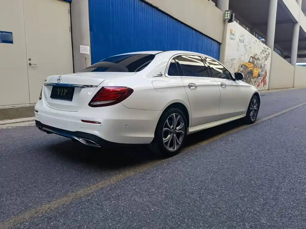 Mercedes-Benz E-Class — миниатюра 12