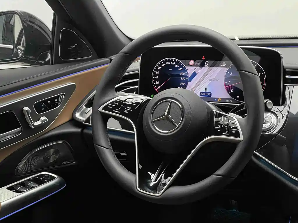 Mercedes-Benz E-Class — миниатюра 5