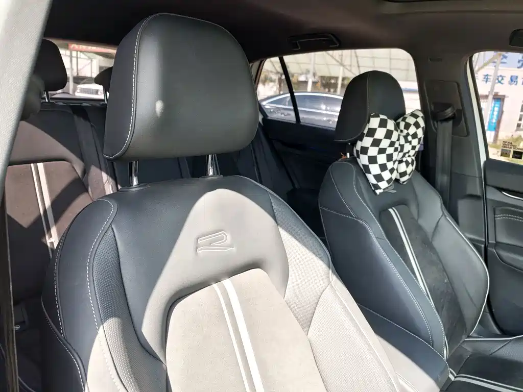 Volkswagen Golf — миниатюра 6