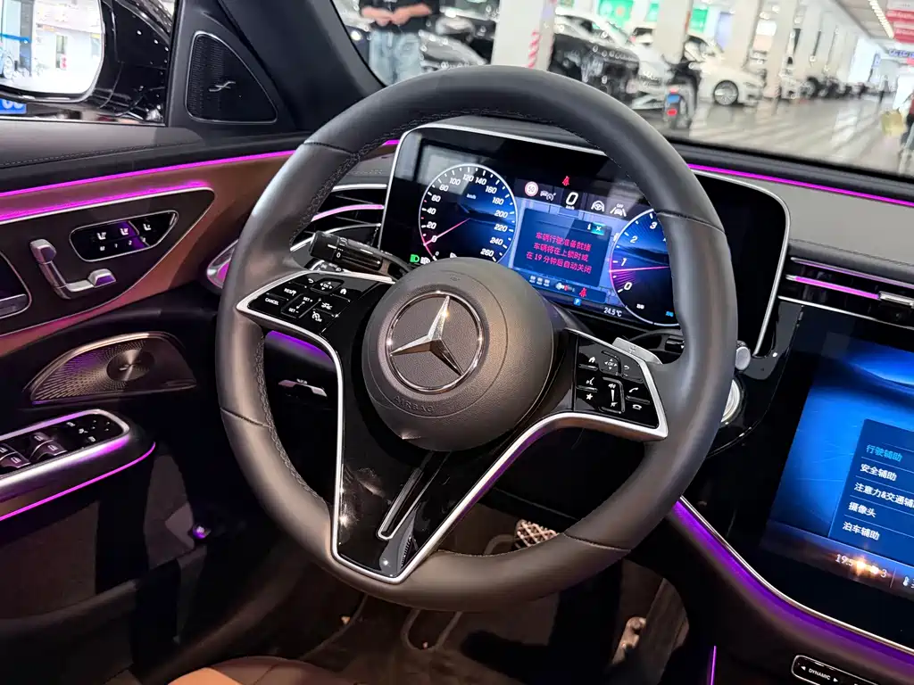 Mercedes-Benz E-Class — миниатюра 9