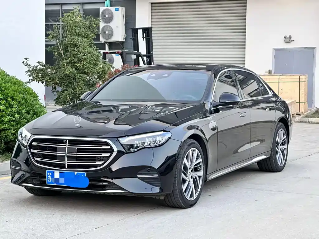 Mercedes-Benz E-Class — миниатюра 2