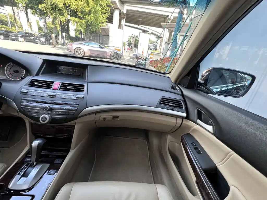 Honda Accord — миниатюра 11