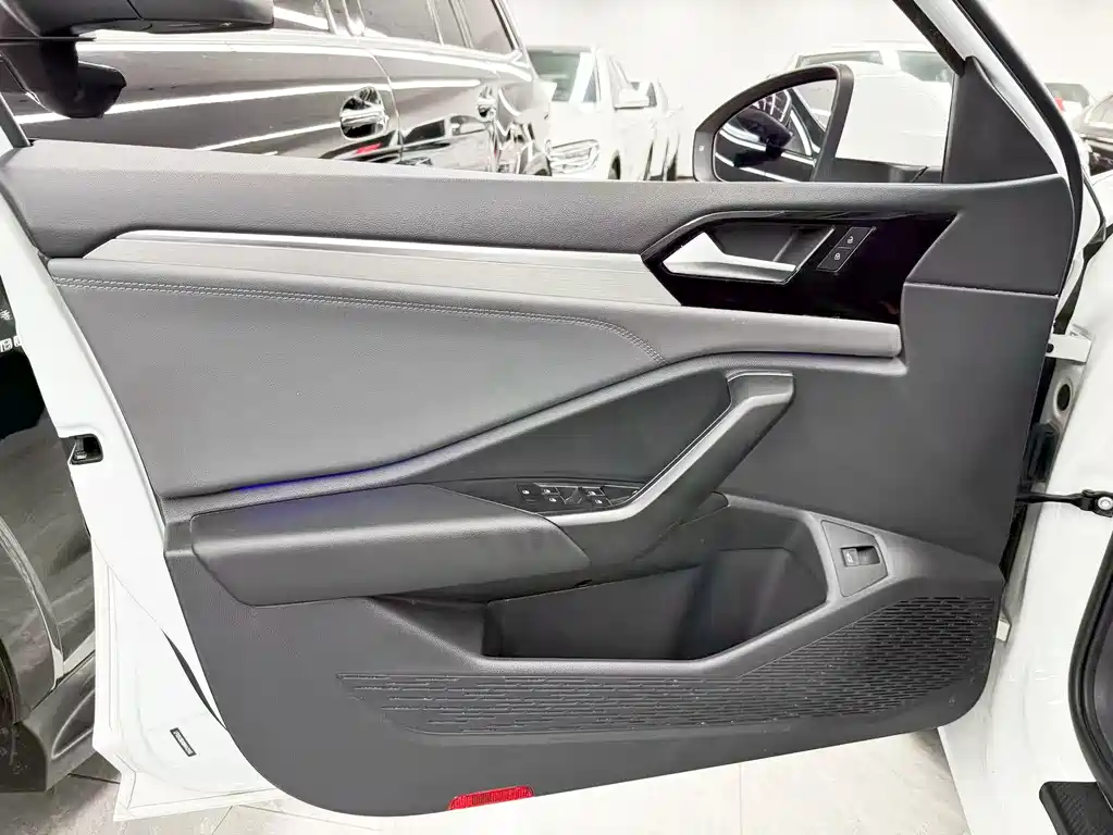 Volkswagen Sagitar — миниатюра 15