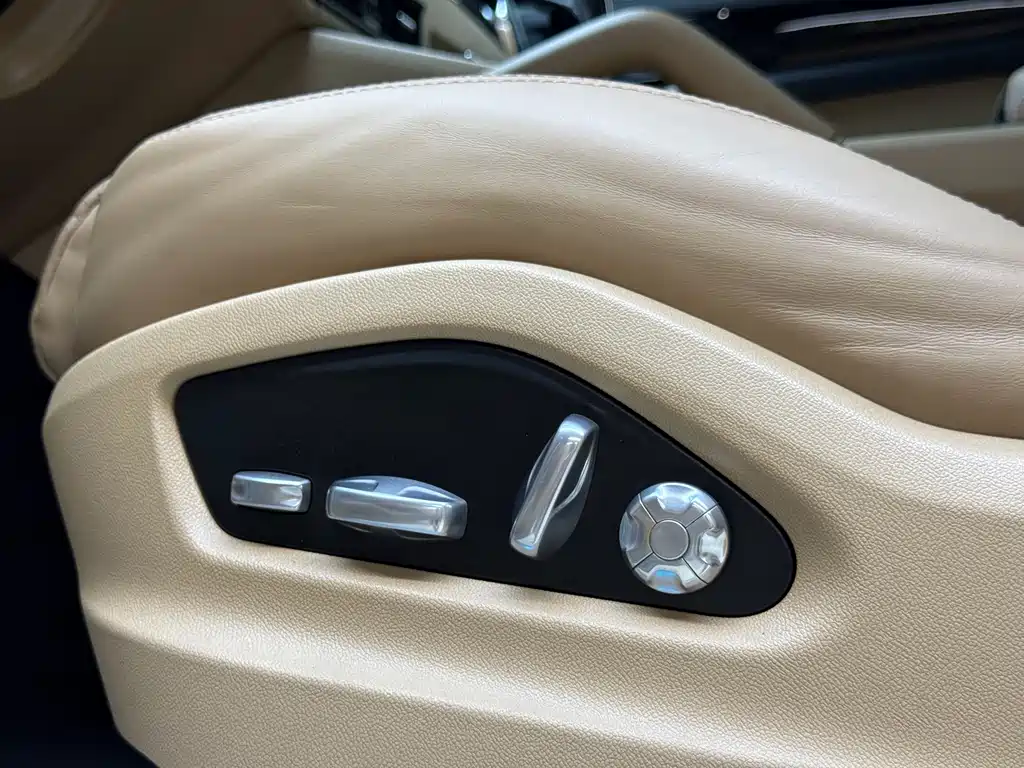 Porsche Cayenne — миниатюра 7
