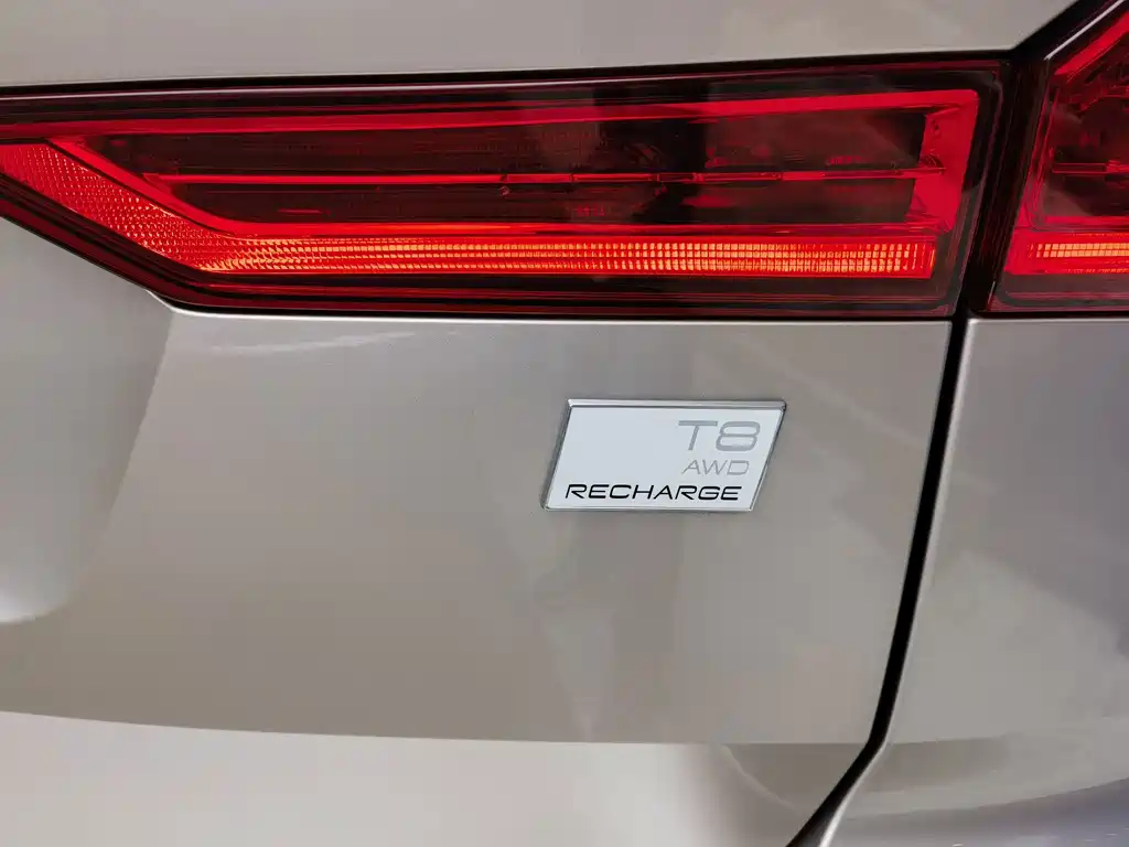 Volvo XC60 PHEV — миниатюра 6