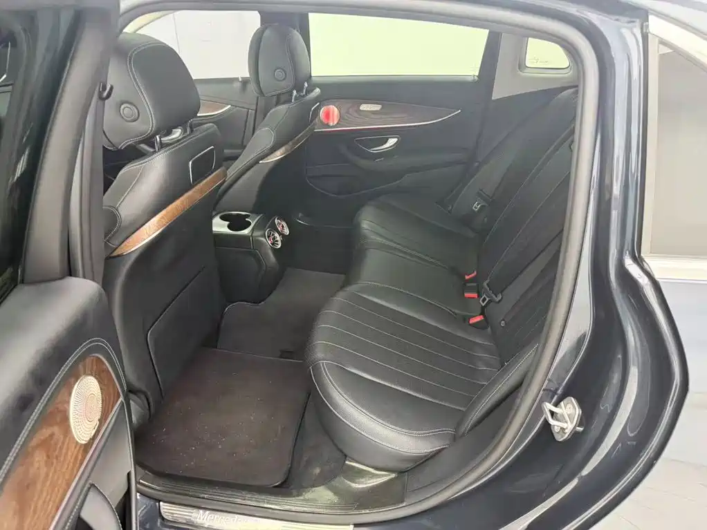 Mercedes-Benz E-Class — миниатюра 6