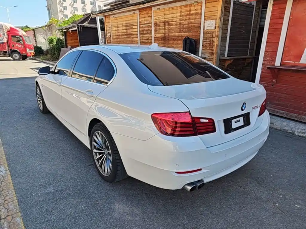 BMW 5 Series — миниатюра 5