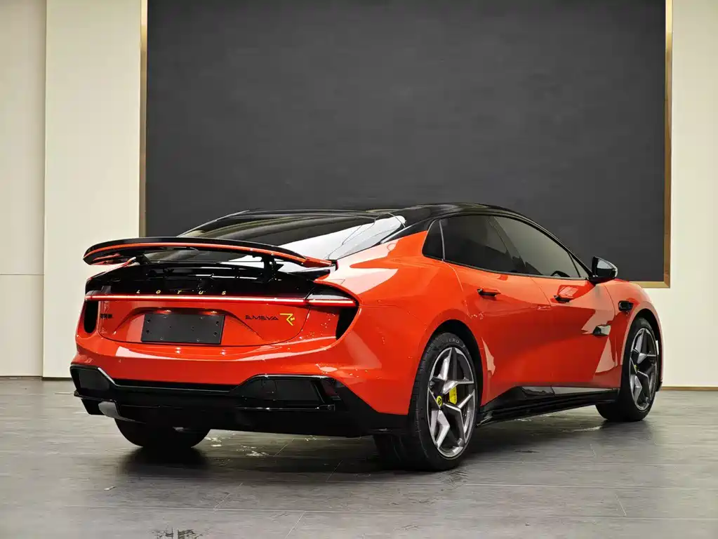 LOTUS SPORTS CAR EMEYA FLOWERS