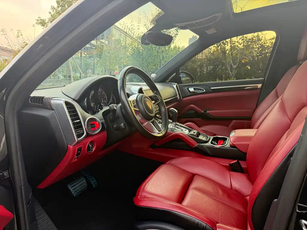 Porsche Cayenne — миниатюра 8
