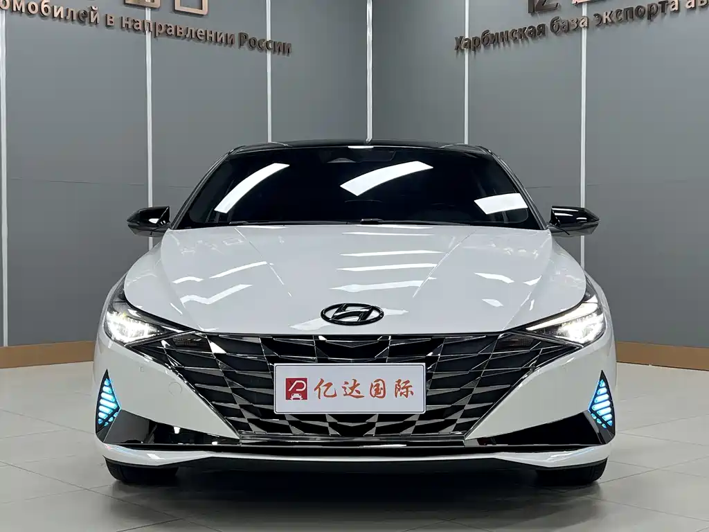 Hyundai Elantra 2023 1.5L CVT LUX Luxury