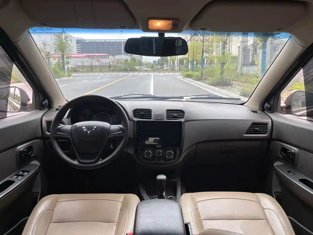 Wuling Hongguang — миниатюра 2