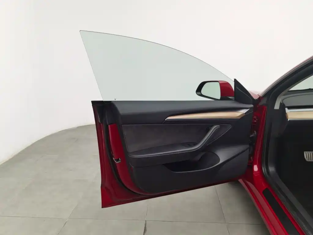Tesla Model 3 — миниатюра 8