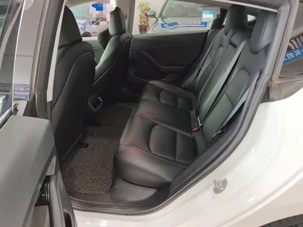Tesla Model 3 — миниатюра 17