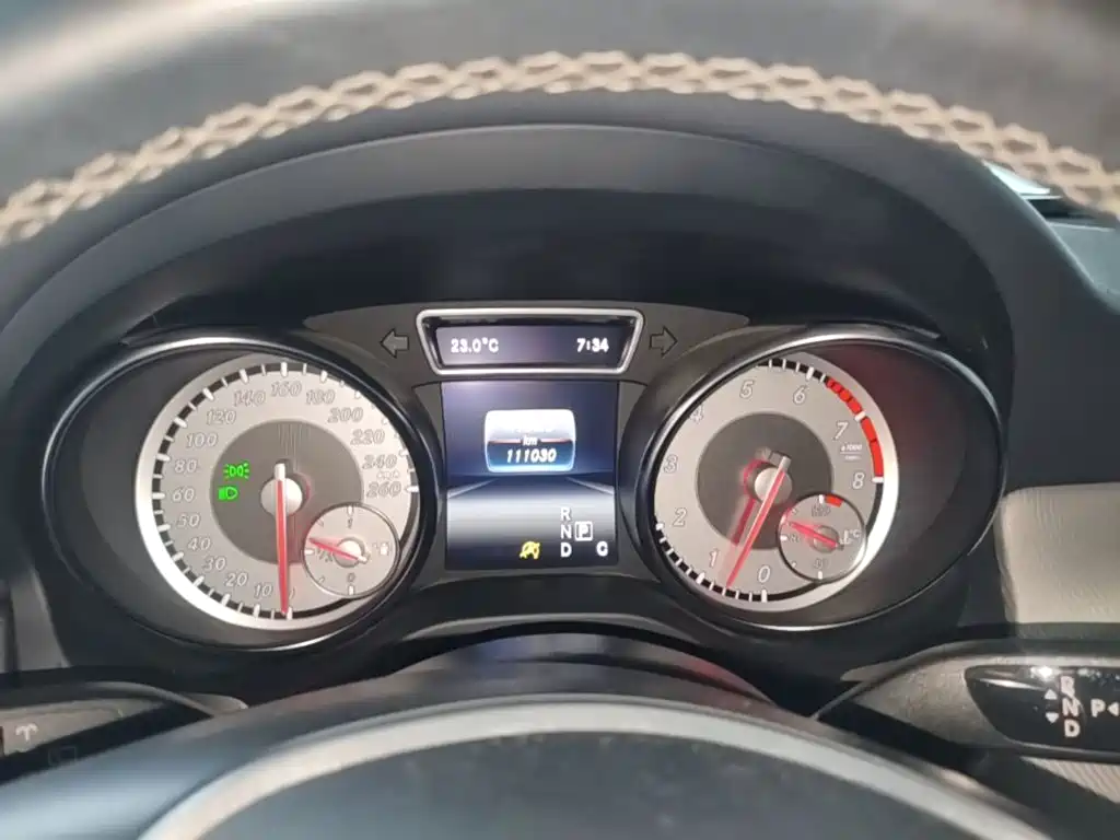 Mercedes-Benz GLA — миниатюра 12