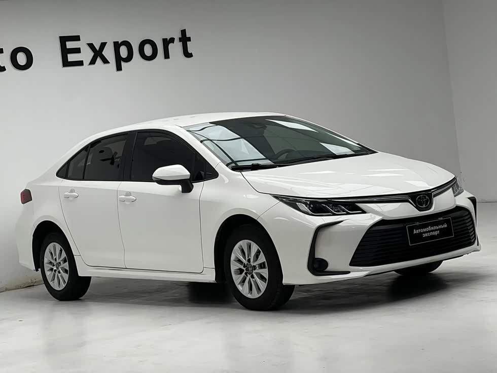 Toyota Corolla 1.2 л 2023 г. Белый, пробег 38000 км