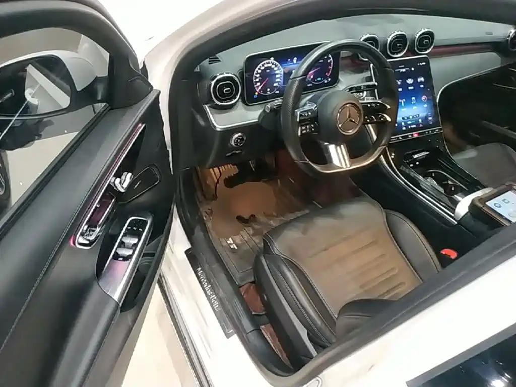 Mercedes-Benz C-Class — миниатюра 16