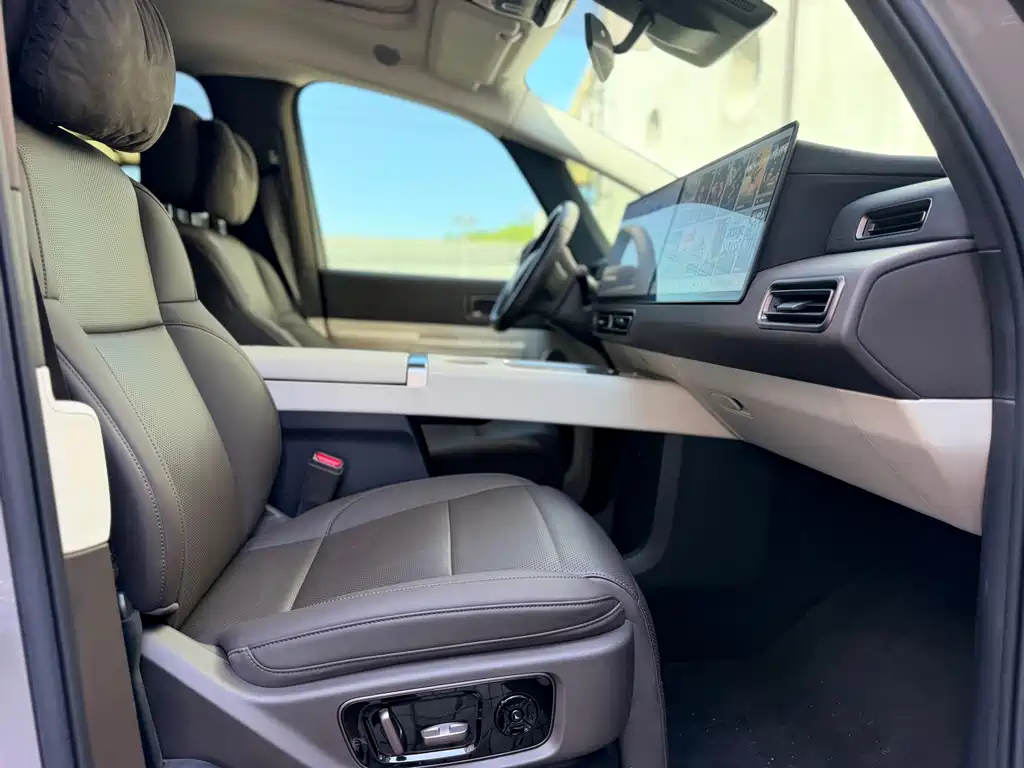 Li Auto Li MEGA — миниатюра 23
