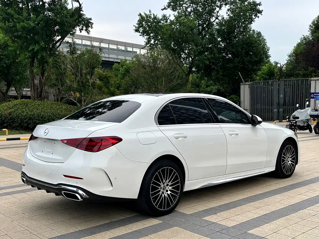 Mercedes-Benz C-Class — миниатюра 14