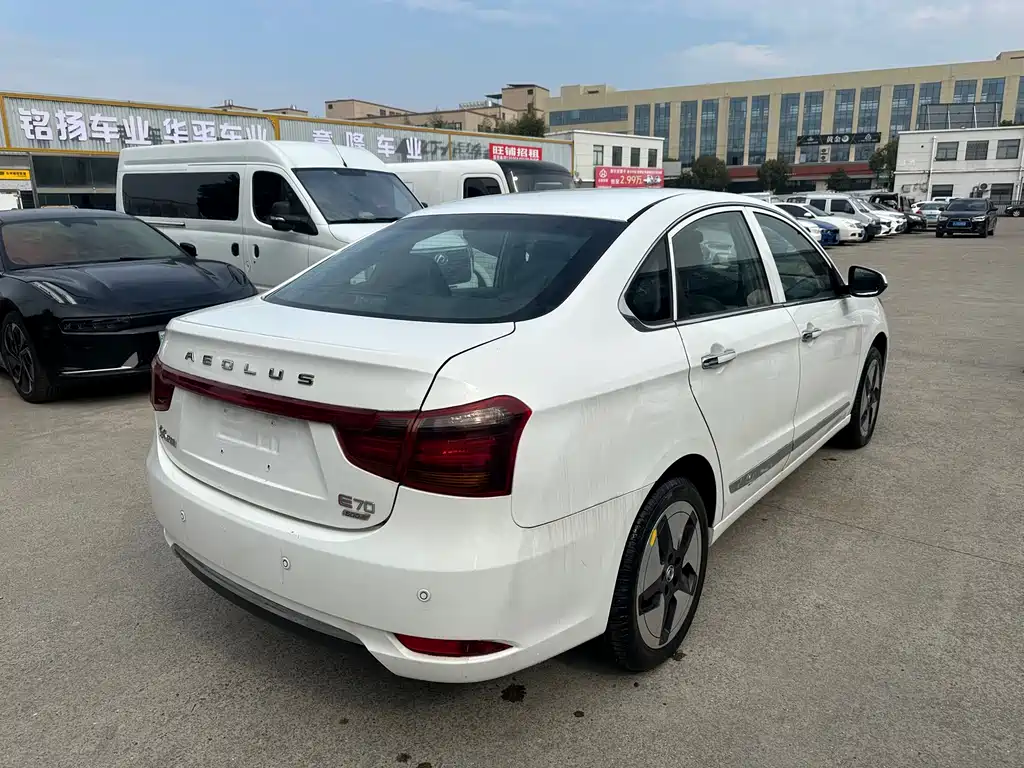 DONGFENG E70