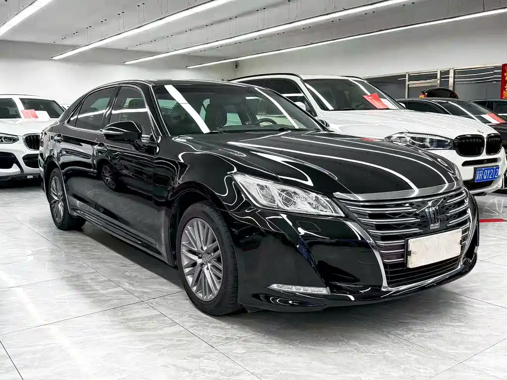 Toyota Crown — миниатюра 3