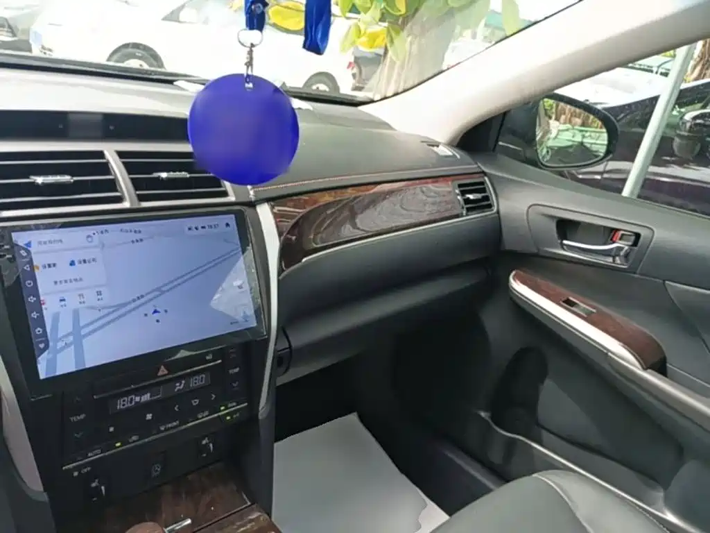 Toyota Camry — миниатюра 10