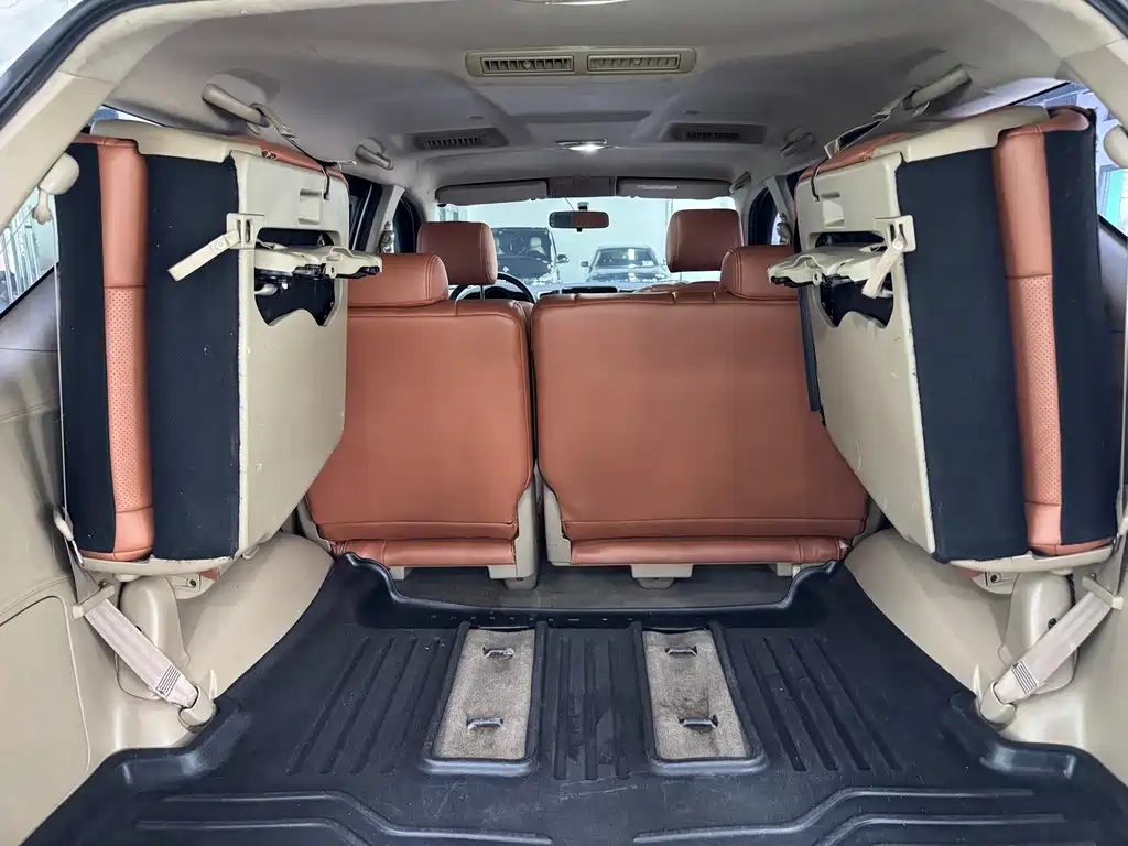 Toyota Fortuner — миниатюра 8