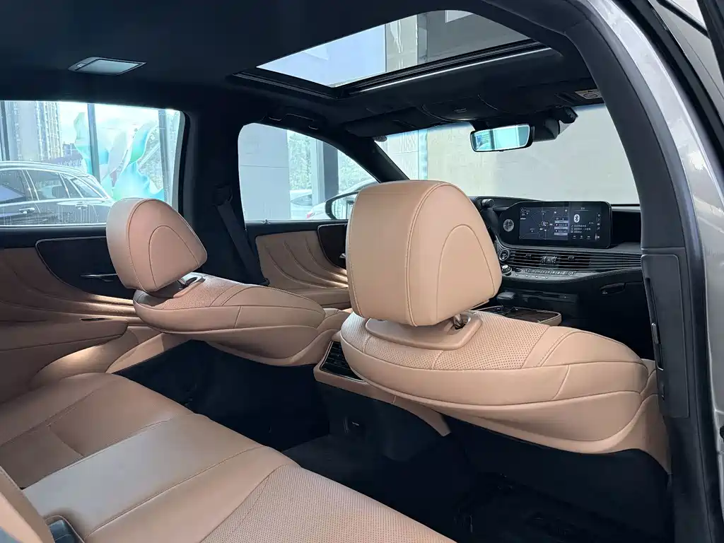 Lexus LS — миниатюра 22