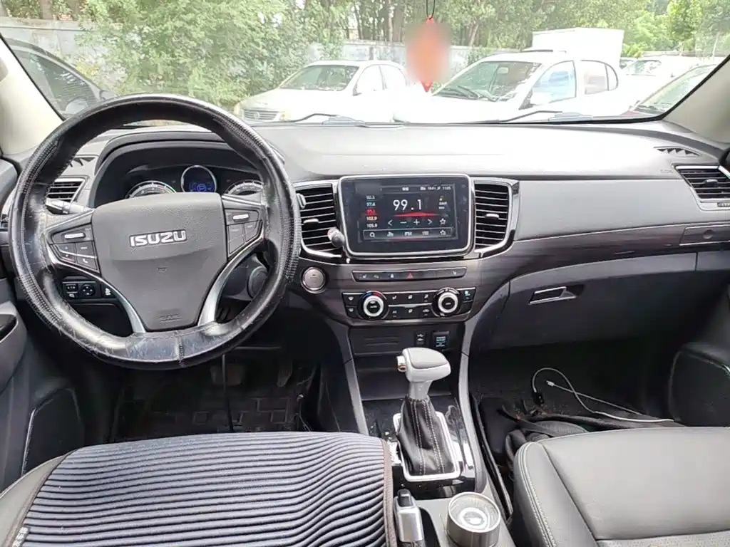 Isuzu MU-X — миниатюра 6