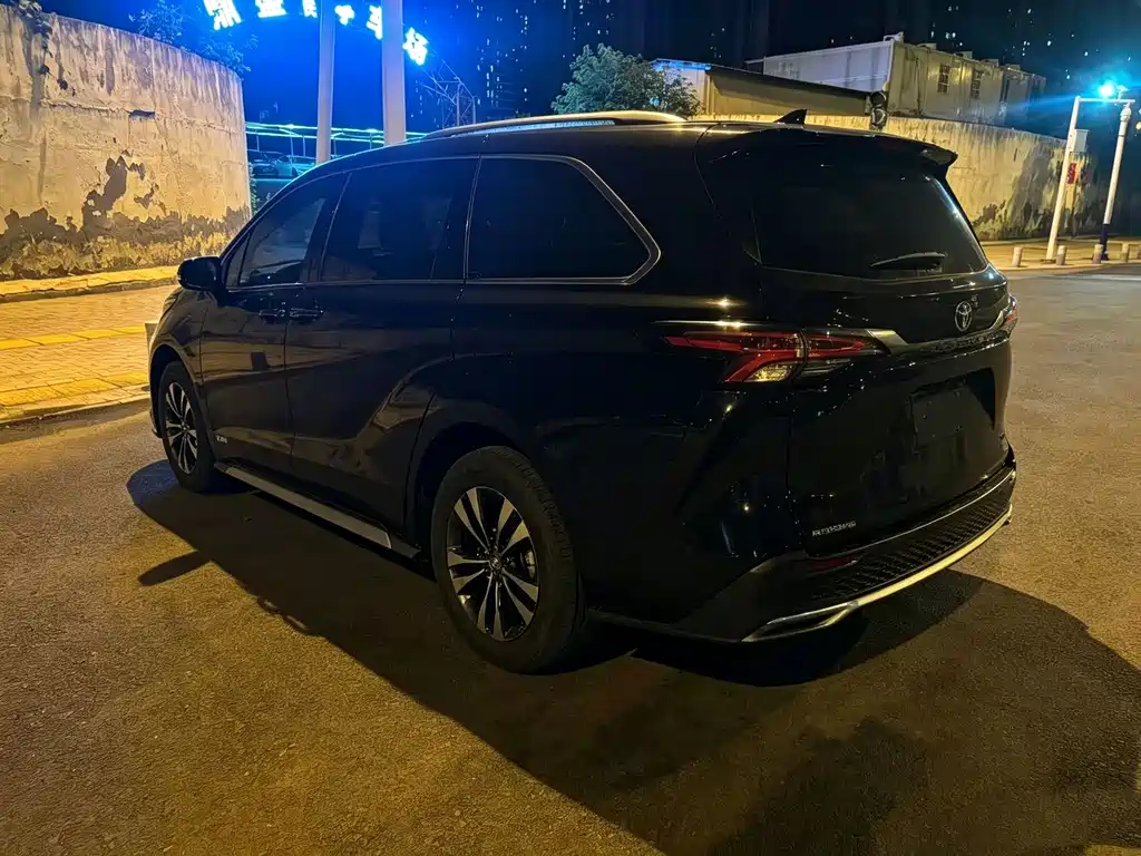 Toyota Granvia — миниатюра 4