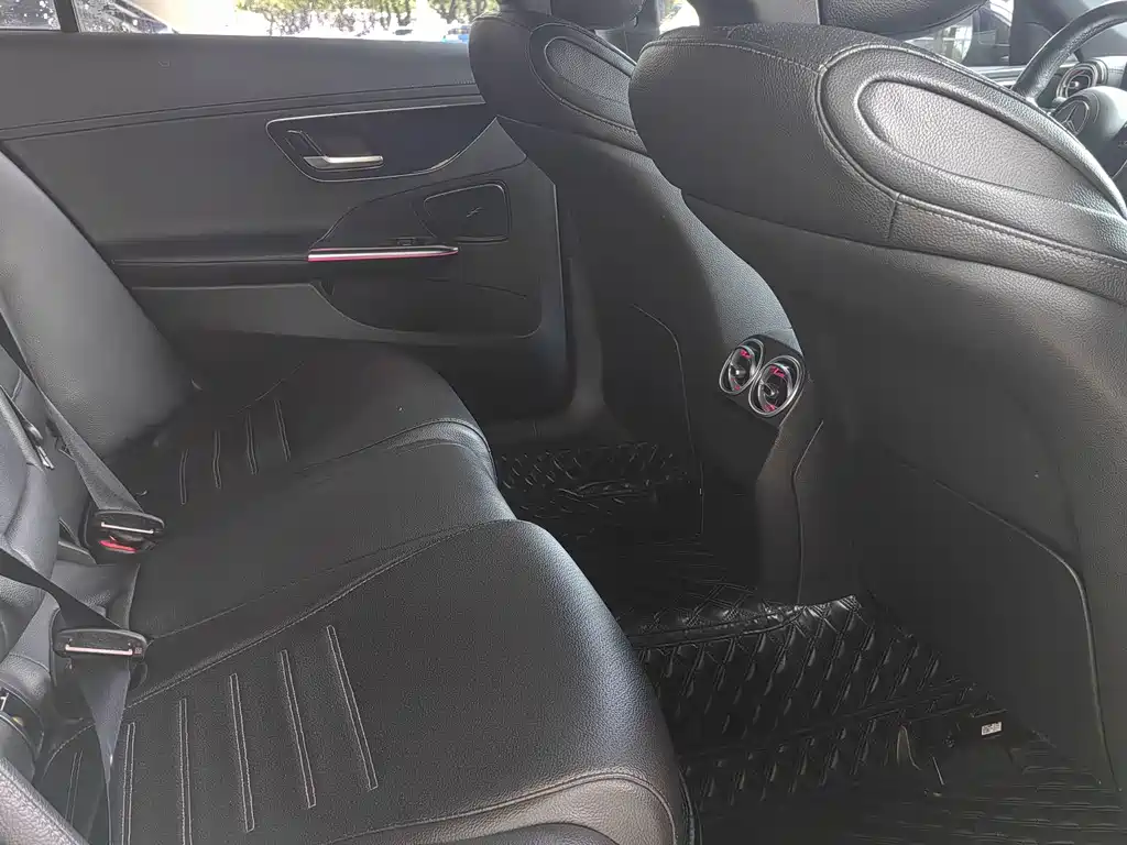 Mercedes-Benz C-Class — миниатюра 14