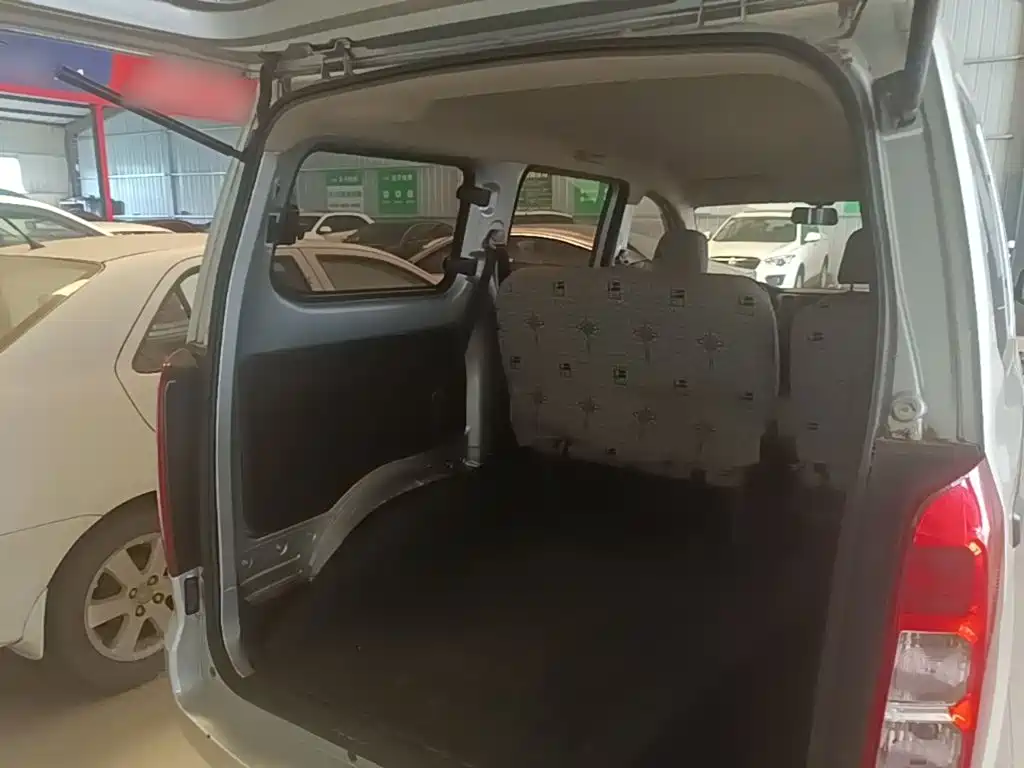 Wuling Hongguang V — миниатюра 19