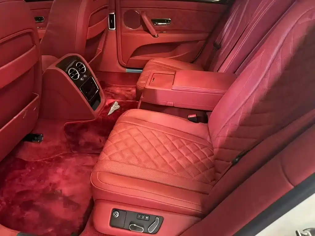Bentley Flying Spur — миниатюра 3