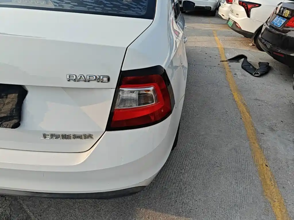 Skoda Rapid — миниатюра 8