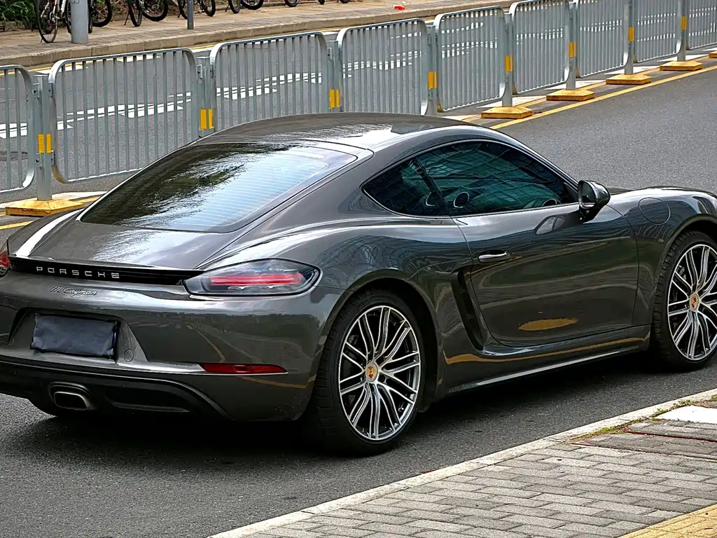 Porsche 718 2018 Cayman 2.0T