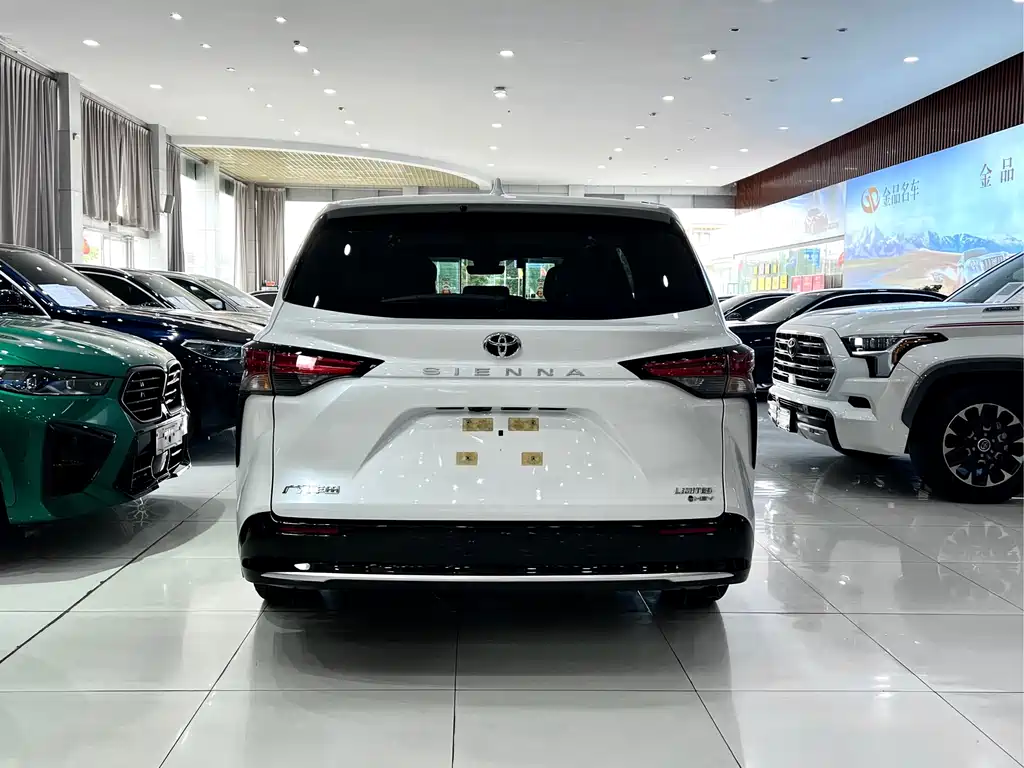 Toyota Sienna 2024 2.5L Premium Luxury
