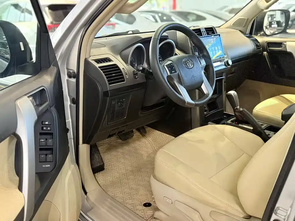 Toyota Land Cruiser Prado 2010 2.7L AT Luxury