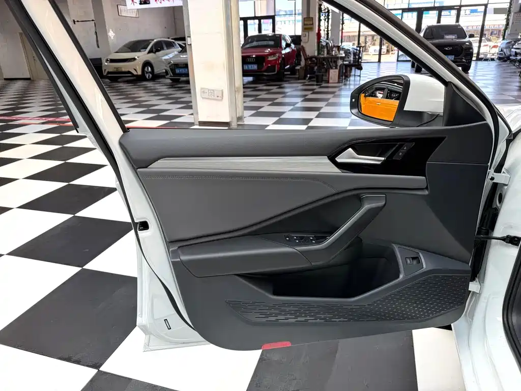 Volkswagen Sagitar — миниатюра 7
