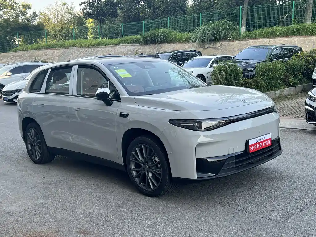 Leapmotor Leapmotor C10 — миниатюра 2