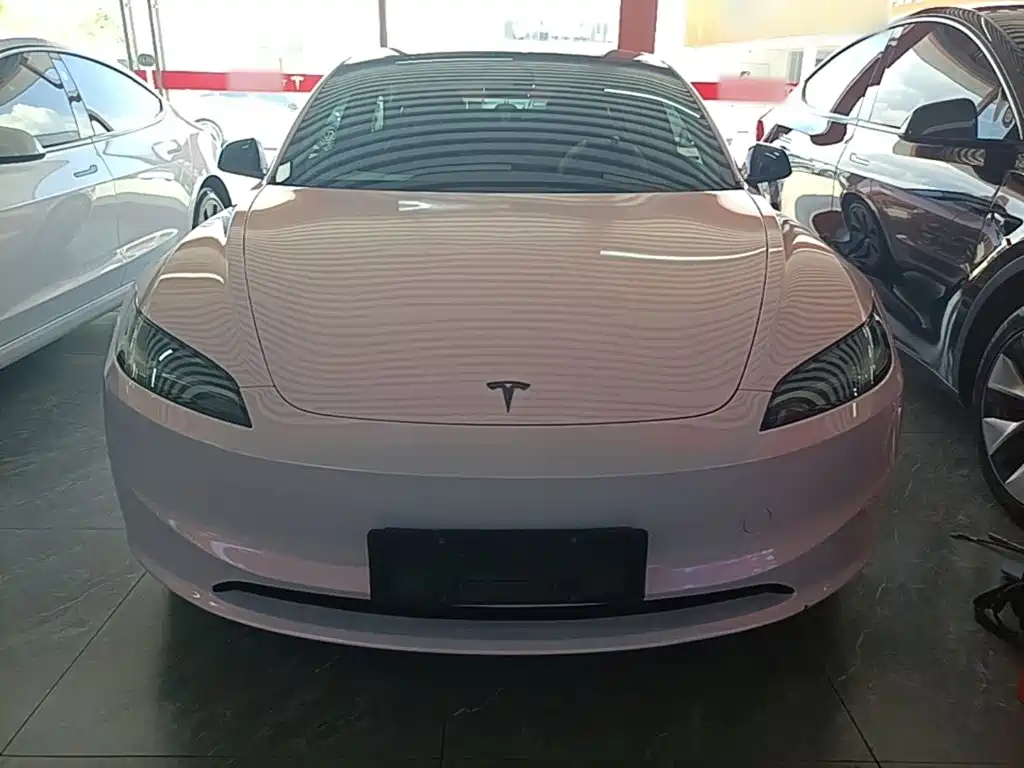 Tesla Model 3 — миниатюра 3
