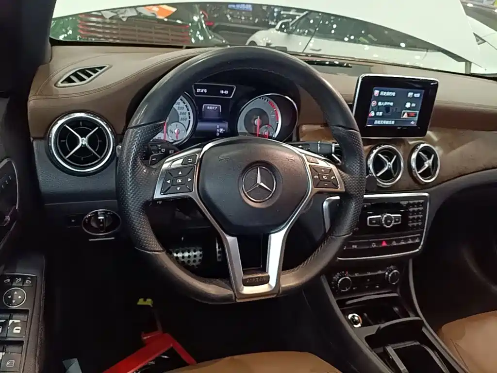 Mercedes-Benz GLA — миниатюра 11