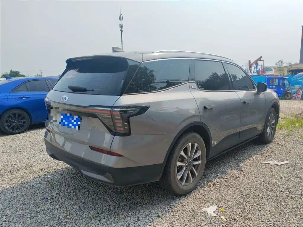 Ford Edge 2023 L 2.0T EcoBoost мест Luxury