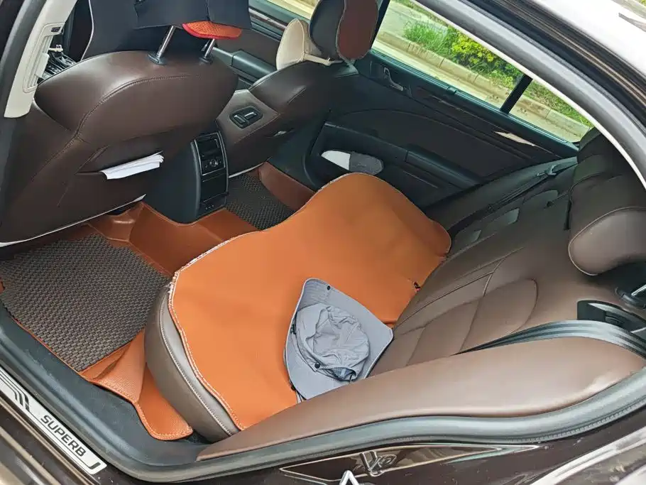 Skoda Superb — миниатюра 11