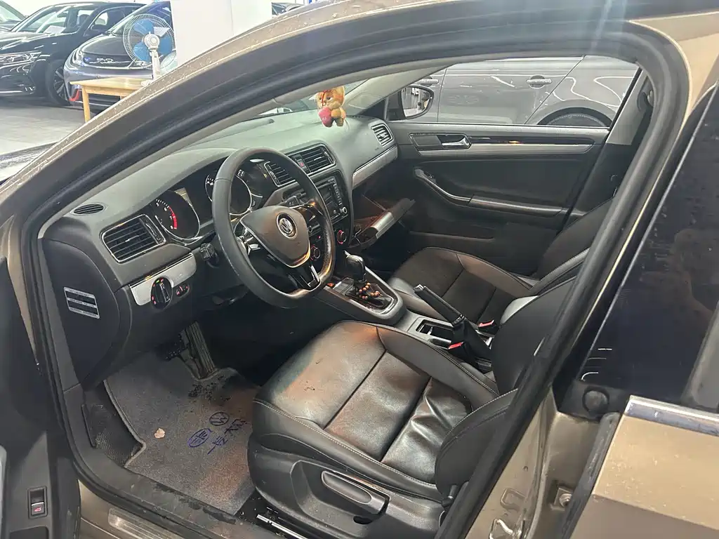 Volkswagen Sagitar — миниатюра 2