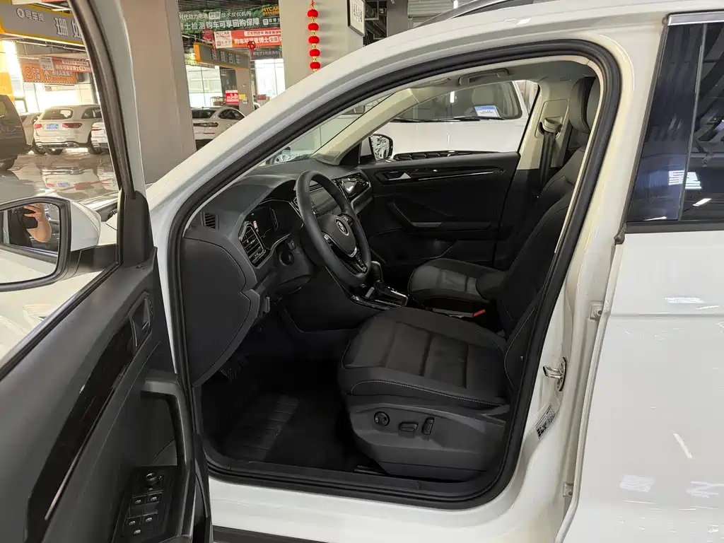 Volkswagen T-Roc — миниатюра 4