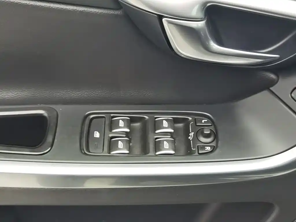Volvo XC60 — миниатюра 9