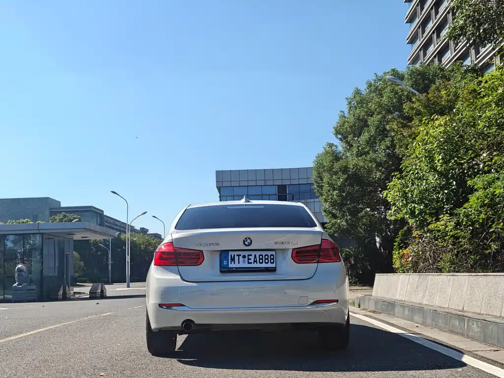 BMW 3 Series — миниатюра 8