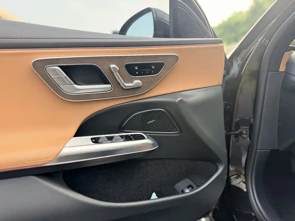 Mercedes-Benz E-Class — миниатюра 4