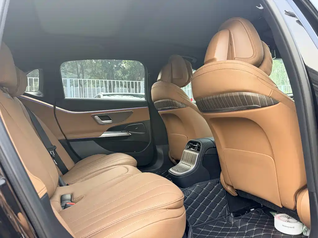 Mercedes-Benz E-Class — миниатюра 12