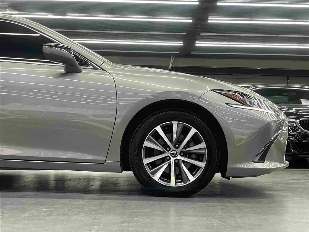 Lexus ES 2018 200 V